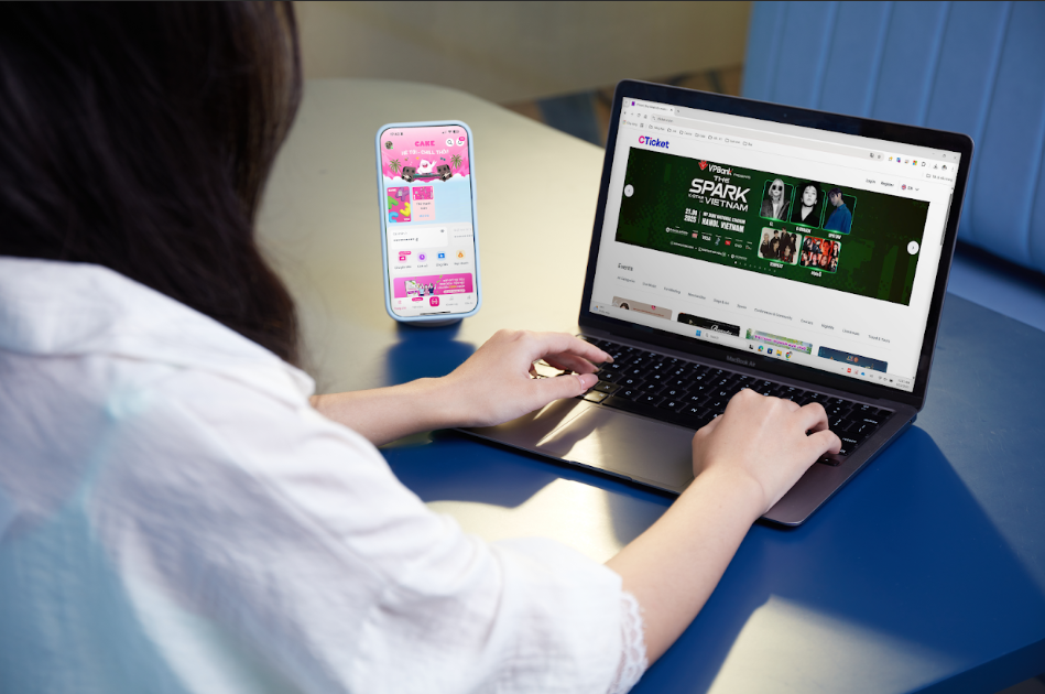 Khách hàng mua vé concert trên cổng bán vé trực tuyến CTicket