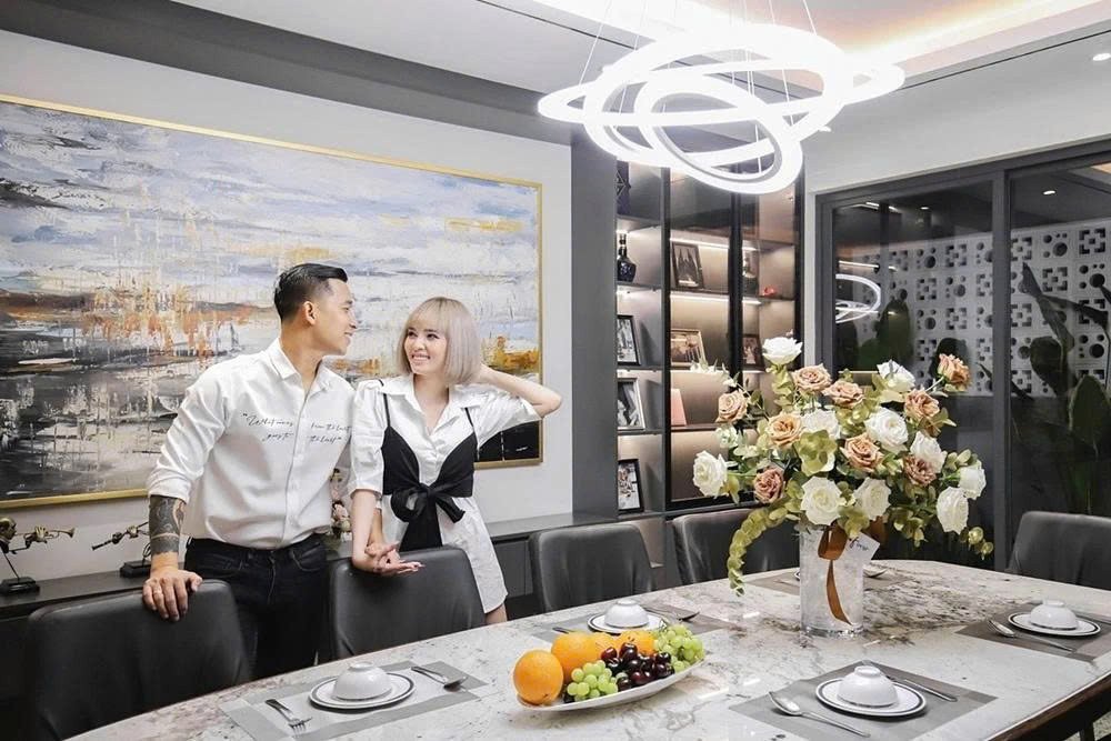 Ngôi nhà có nội thất sang trọng, vừa để ở, vừa đặt trụ sở công ty. Ảnh: FBNV, tư liệu