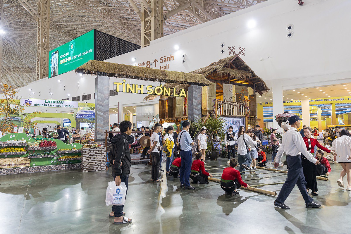 “Sàn diễn” khổng lồ của đặc sản vùng miền: Hành trình khám phá “Việt Nam thu nhỏ” giữa lòng VEC - 1