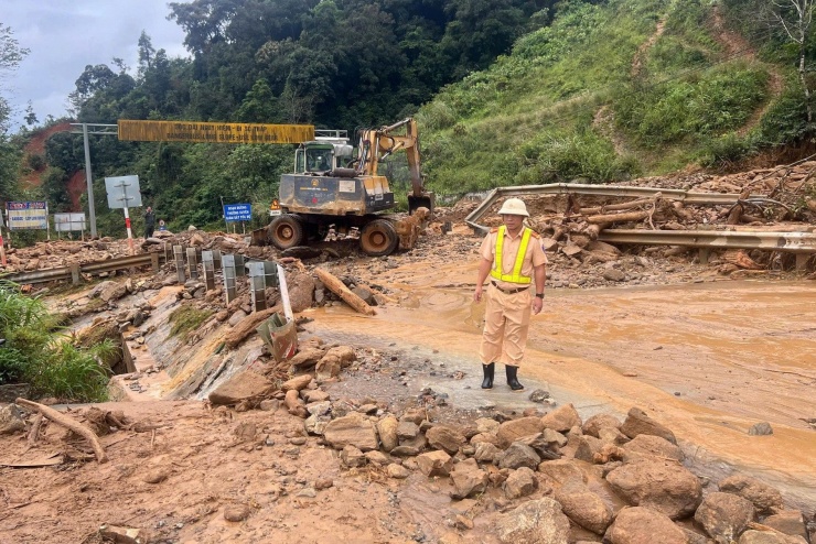 Hiện đèo Lò Xo mới được thông tuyến một đầu, đoạn qua Quảng Ngãi.