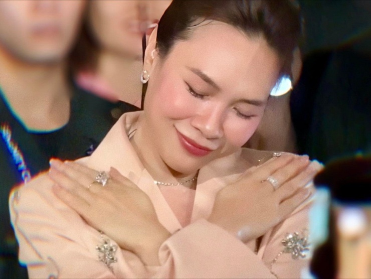 Mỹ Tâm ủng hộ 100 triệu đồng cho đồng bào đang gặp bão lũ.