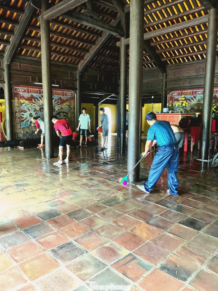 200 người dọn dẹp Di tích Cố đô Huế sau ngập - 7