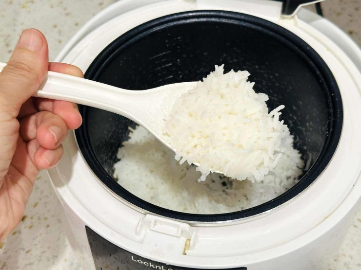 Người thường ăn cơm trắng thuần túy. Ảnh minh họa: Ban Mai