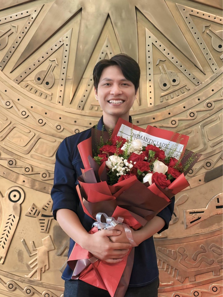 Tô Dũng chia sẻ bức ảnh hoàn thành vai diễn trong "Gió ngang khoảng trời xanh". Ảnh VTV