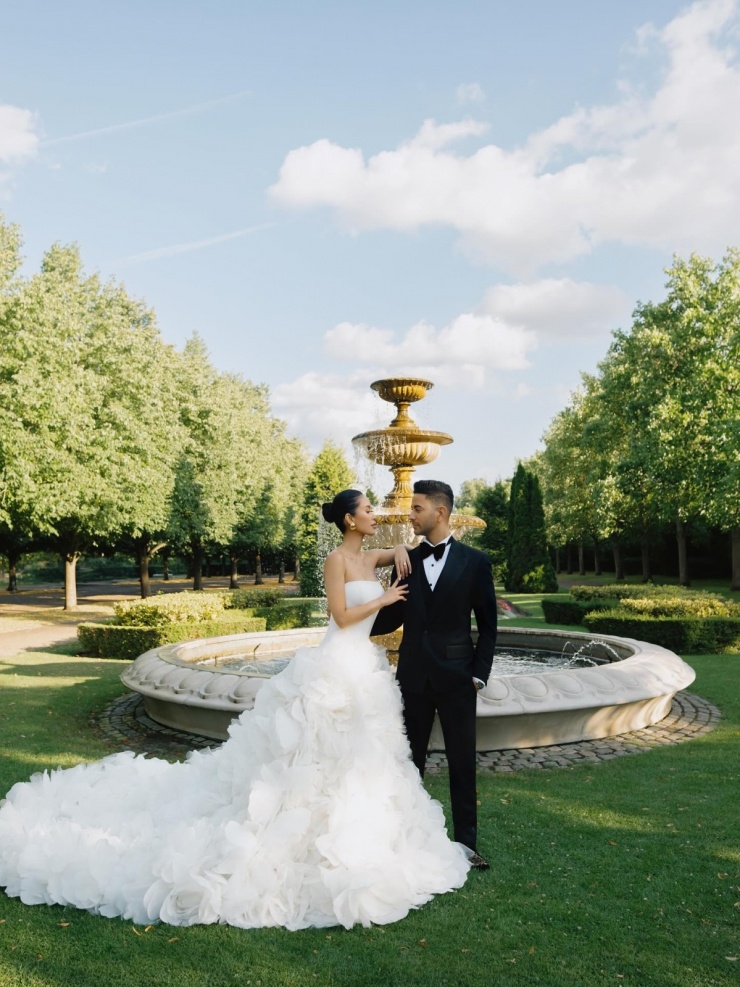 Rich kid Tiên Nguyễn cùng vị hôn phu người Dubai chụp hình tình tứ trong bộ ảnh cưới ở London.