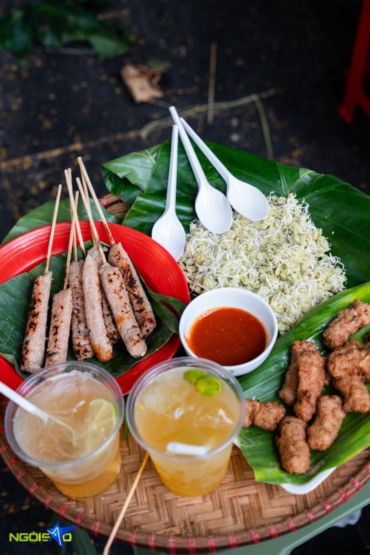 Giới trẻ đổ về Nhà Thờ Lớn thưởng thức xôi cốm, trà chanh ngày thu - 5