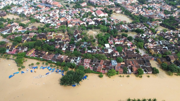 Không thể nhận ra Hội An sau trận lũ dữ - 4