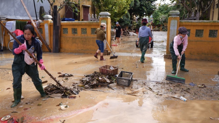 Không thể nhận ra Hội An sau trận lũ dữ - 6