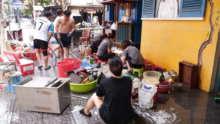 Không thể nhận ra Hội An sau trận lũ dữ - 9