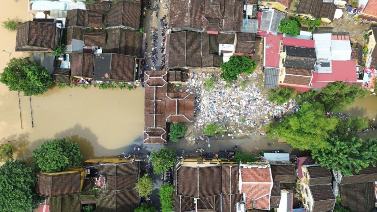 Không thể nhận ra Hội An sau trận lũ dữ - 10