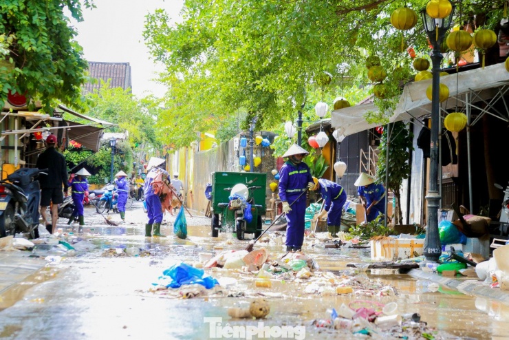 Không thể nhận ra Hội An sau trận lũ dữ - 20