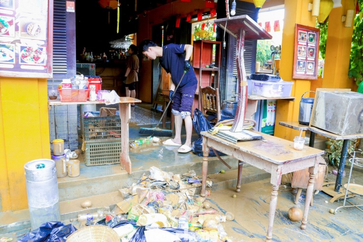 Không thể nhận ra Hội An sau trận lũ dữ - 21