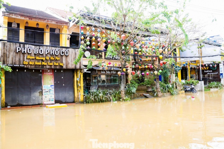 Không thể nhận ra Hội An sau trận lũ dữ - 25