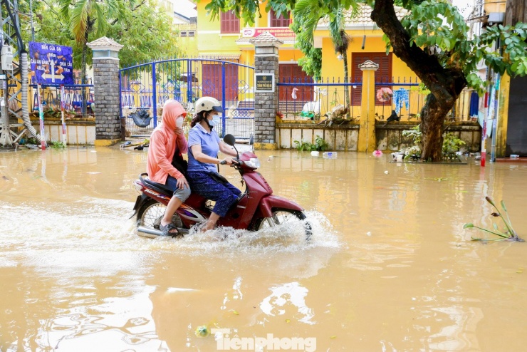 Không thể nhận ra Hội An sau trận lũ dữ - 26