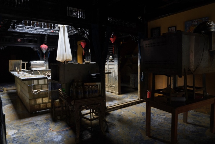 Hàng hoá ngâm bùn non sau lũ ở phố cổ Hội An - 10