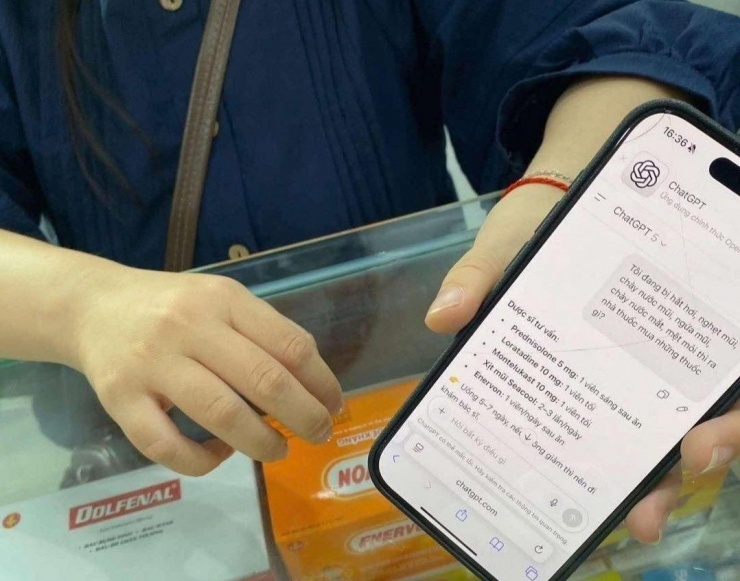 Hình ảnh đơn thuốc lan truyền trên mạng xã hội. Ảnh: Facebook.