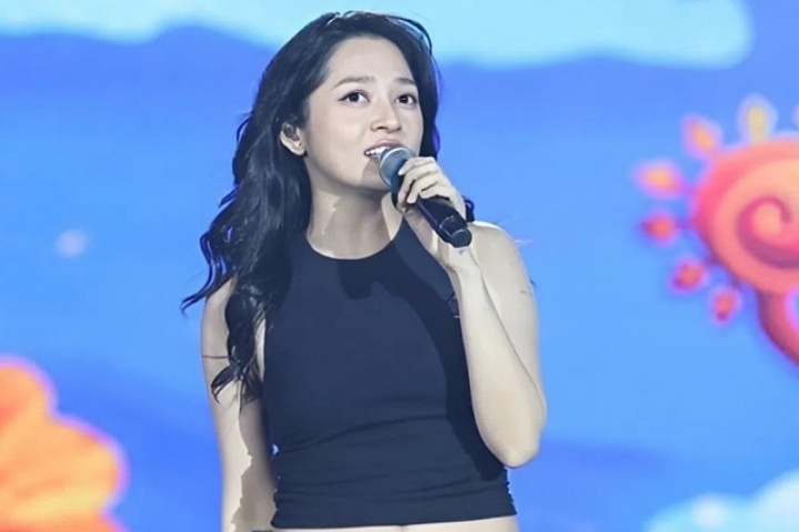 Bảo Anh bị chê mặc xuề xòa, 'thiếu tôn trọng khán giả'