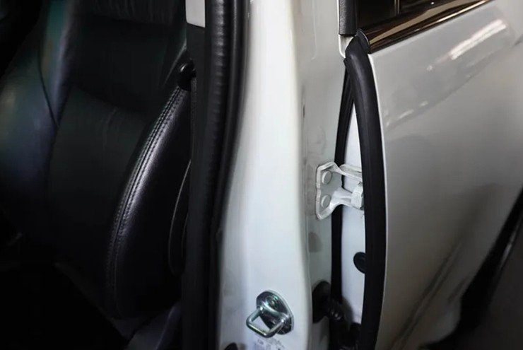 Mưa lớn vừa dứt, việc đầu tiên chủ xe nên làm là gì? - 1