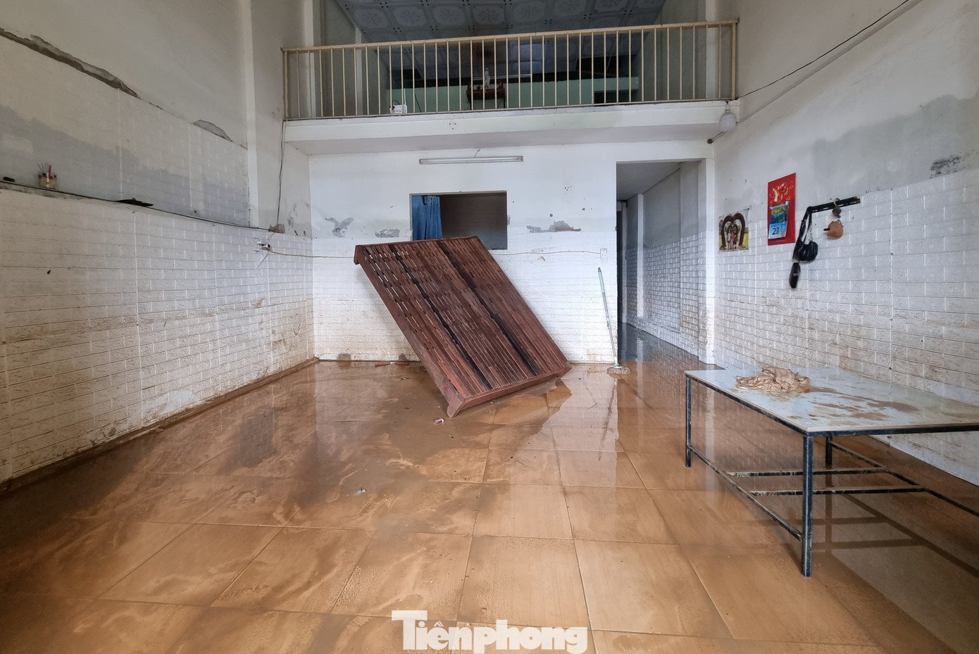 Cảnh tượng xót xa sau 3 đêm chạy lụt trở về: Nhà cửa nhuộm bùn, xơ xác - 21