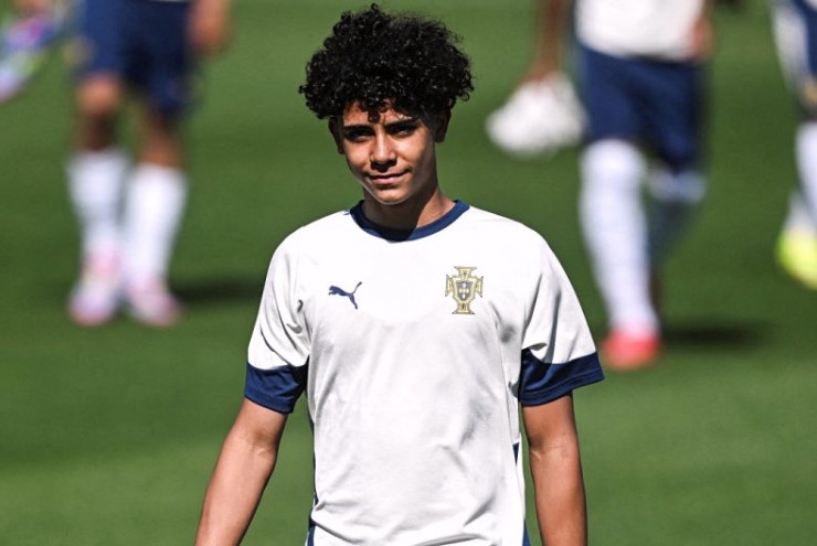 Cristianinho, con trai đầu của Cristiano Ronaldo tận hưởng chiến thắng ngay trận ra mắt U16 Bồ Đào Nha