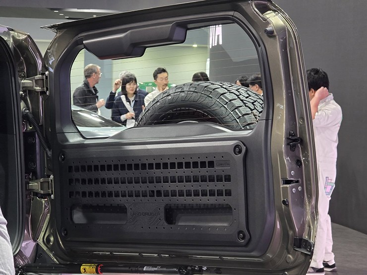 Ảnh thực tế Toyota Land Cruiser FJ, thiết kế hoài cổ và đậm chất off-road - 15