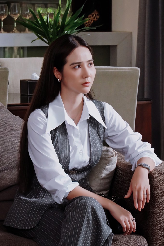 Tạo hình của Phan Minh Huyền trong phim 'Cách em 1 milimet'.