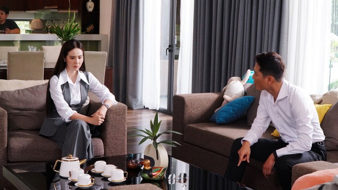 Phan Minh Huyền và Chí Nhân trong 'Cách em 1 milimet'.