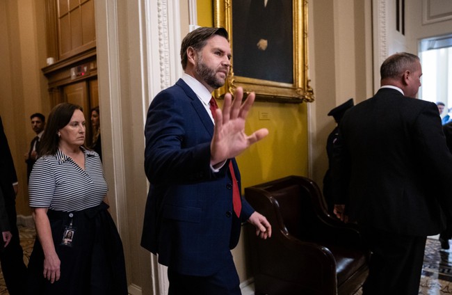 Phó Tổng thống Mỹ JD Vance tới Điện Capitol hôm 28-10. Ảnh: Politico