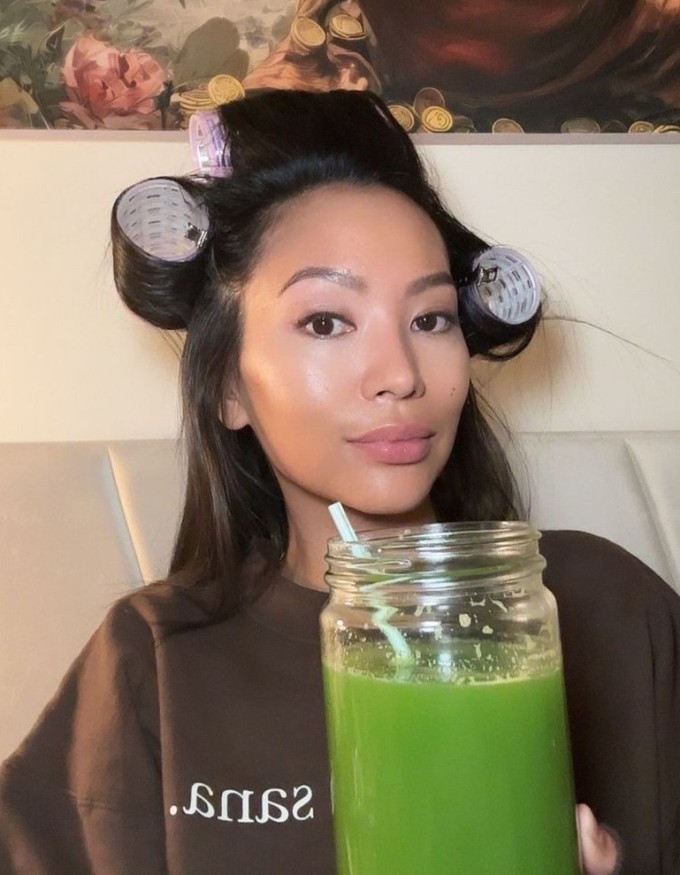 Natural Nadine duy trì thói quen uống nước ép cần tây mỗi sáng từ nhiều năm qua.