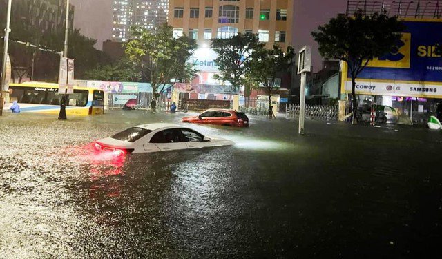 Miền Trung mưa lớn rất phức tạp.