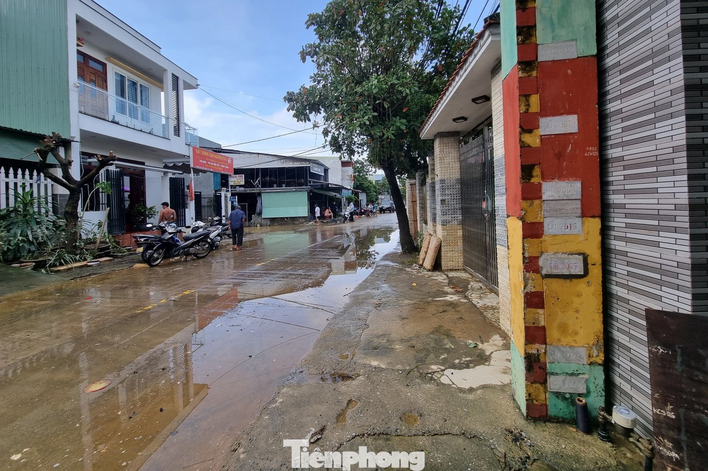 Cảnh tượng xót xa sau 3 đêm chạy lụt trở về: Nhà cửa nhuộm bùn, xơ xác - 6