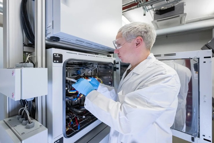 Các nhà khoa học tại Fraunhofer IWS đã thiết kế khái niệm pin Li-S mới với hàm lượng chất điện phân thấp hơn.