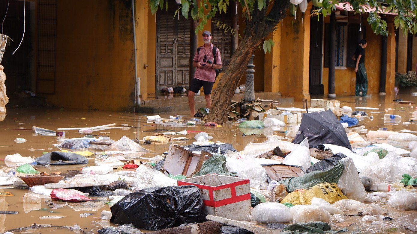 Không thể nhận ra Hội An sau trận lũ dữ - 7