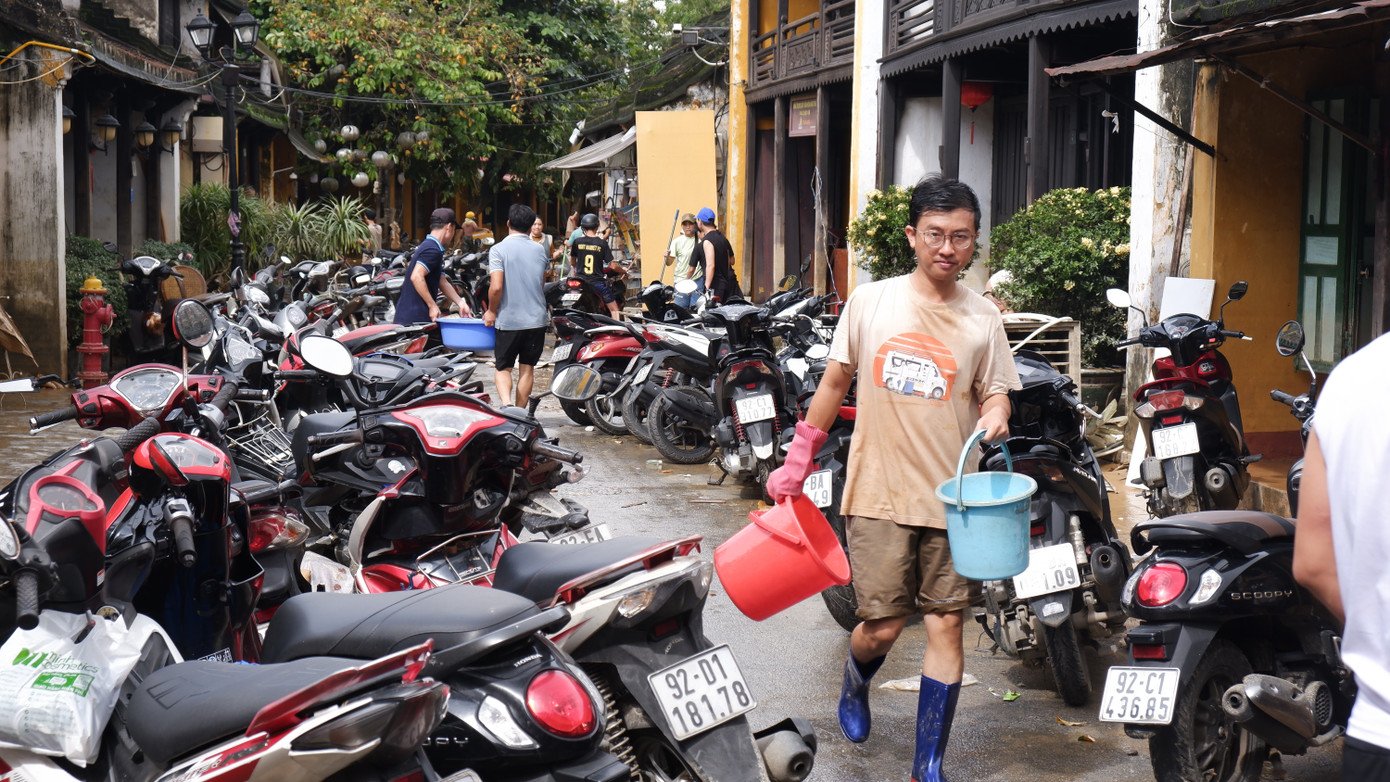 Không thể nhận ra Hội An sau trận lũ dữ - 12