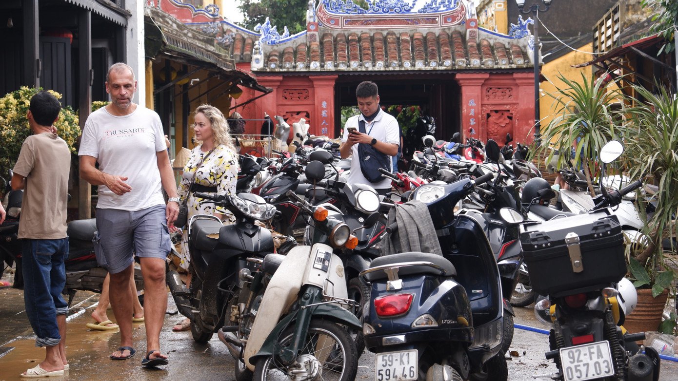 Không thể nhận ra Hội An sau trận lũ dữ - 13