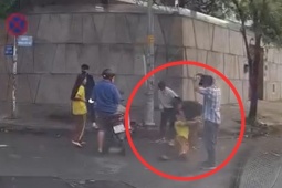 Nam sinh co giật sau trận ẩu đả giữa giao lộ ở TPHCM