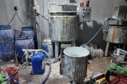 Xưởng sản xuất mỹ phẩm nhìn "nổi da gà" vừa bị Công an TP HCM triệt phá