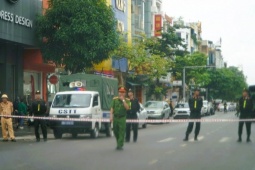 Cảnh sát ngăn đường vào khu tiệm vàng lớn nhất xứ Thanh