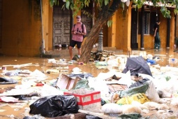 Không thể nhận ra Hội An sau trận lũ dữ