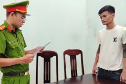 Thanh niên xăm trổ đánh phụ nữ mang thai bị bắt giam