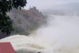 Thuỷ điện Hố Hô, hồ Kẻ Gỗ đồng loạt xả lũ lớn