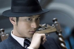 Tài tử Huỳnh Hiểu Minh gây lo ngại với ngoại hình tiều tụy, tay run rẩy