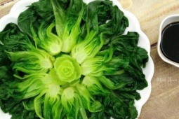 Loại rau giá rẻ bèo, được coi là 'vua canxi', bán đầy chợ Việt, chế biến thành nhiều món ngon