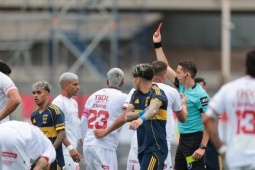 Hy hữu trọng tài bị treo còi vĩnh viễn vì rút thẻ đỏ phạt con trai của Chủ tịch liên đoàn