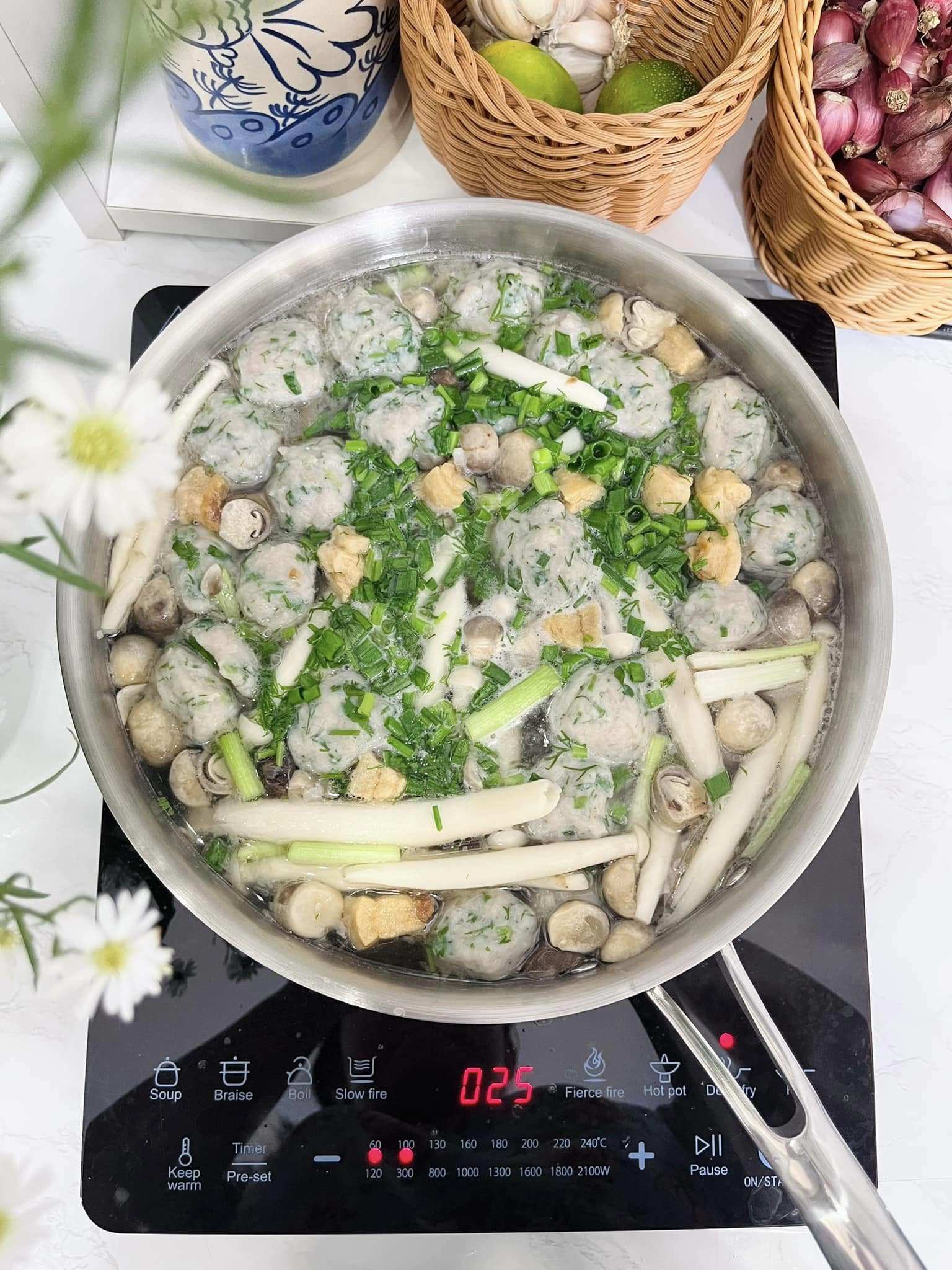 Món lẩu cá thơm nức, giòn ngọt khiến người kén ăn mấy cũng mê - 9