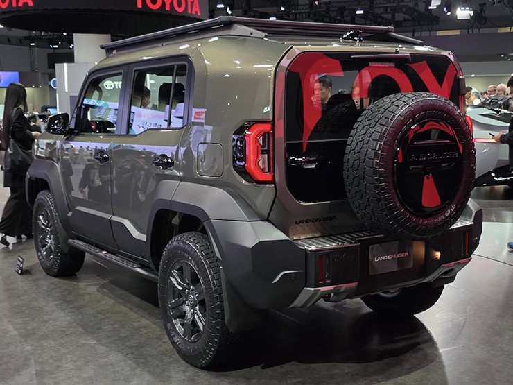 Ảnh thực tế Toyota Land Cruiser FJ, thiết kế hoài cổ và đậm chất off-road - 4