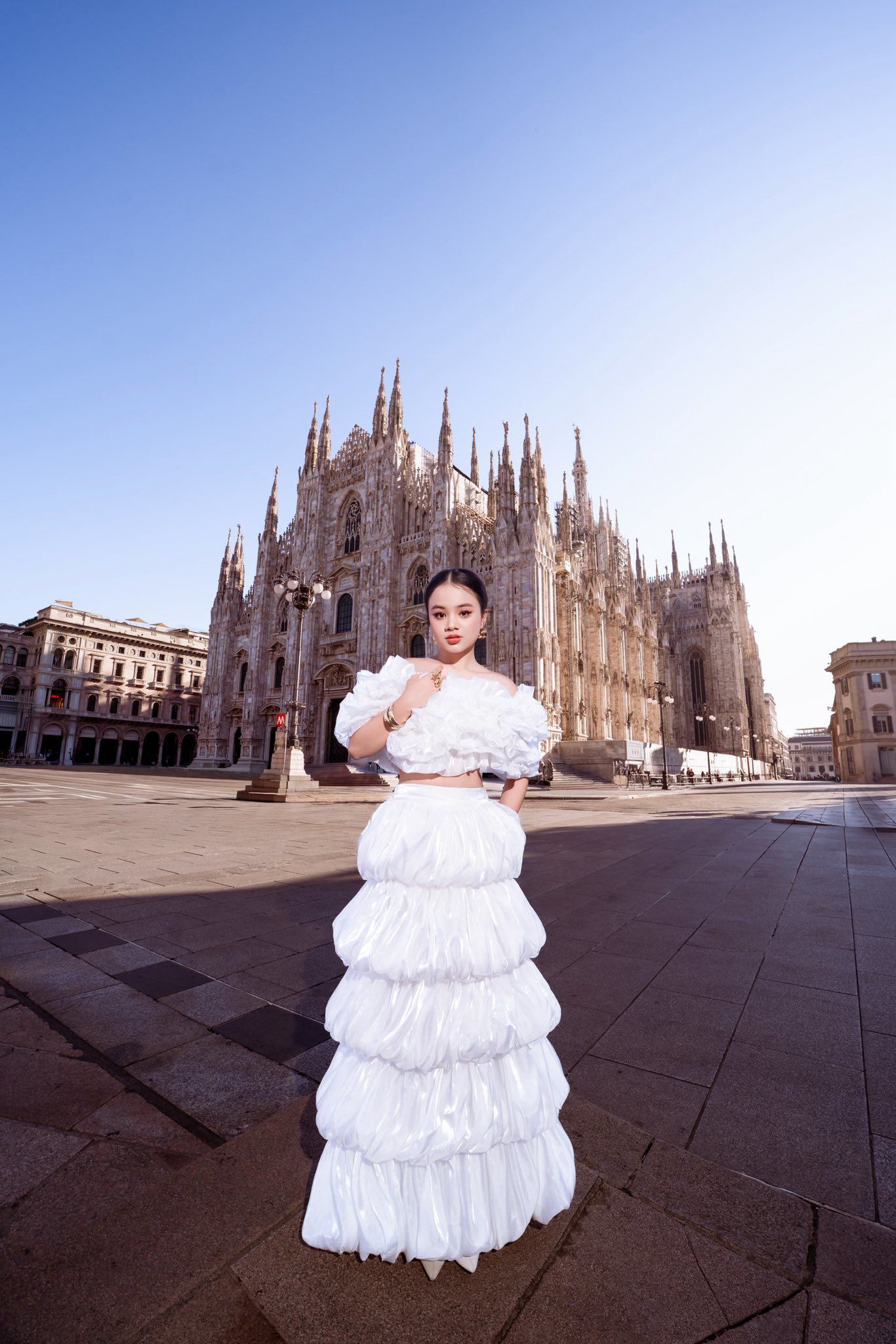 Bé gái Việt gây chú ý khi xuất hiện trên loạt tạp chí danh tiếng thế giới - 11