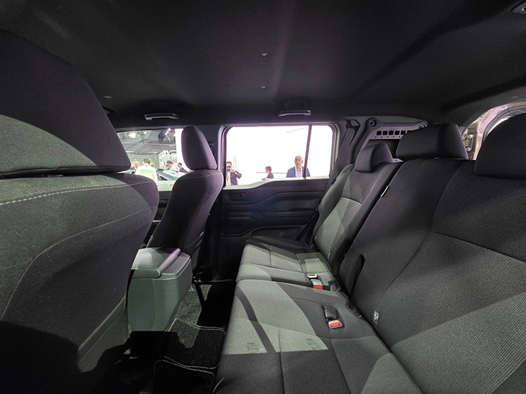 Ảnh thực tế Toyota Land Cruiser FJ, thiết kế hoài cổ và đậm chất off-road - 13