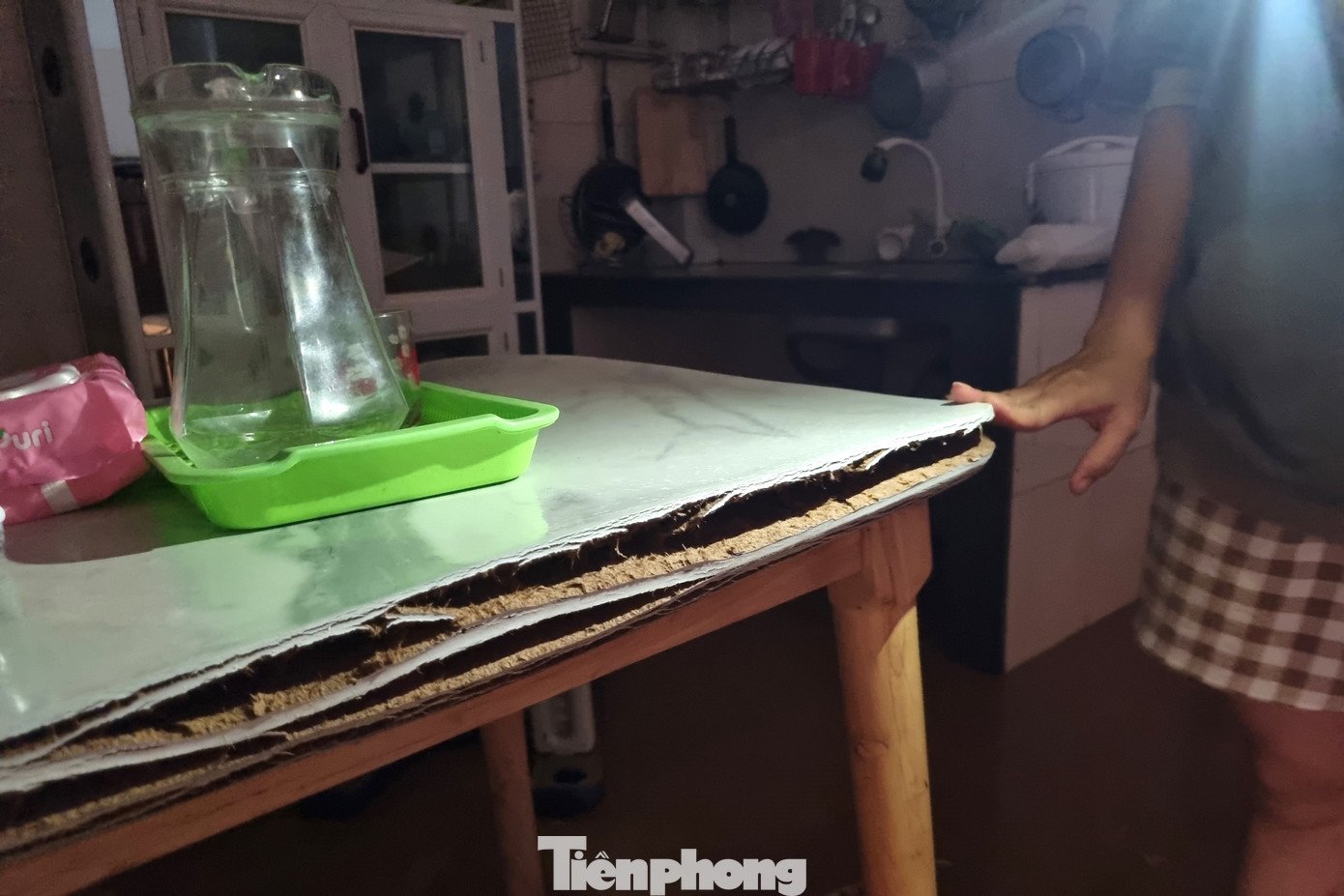 Cảnh tượng xót xa sau 3 đêm chạy lụt trở về: Nhà cửa nhuộm bùn, xơ xác - 18