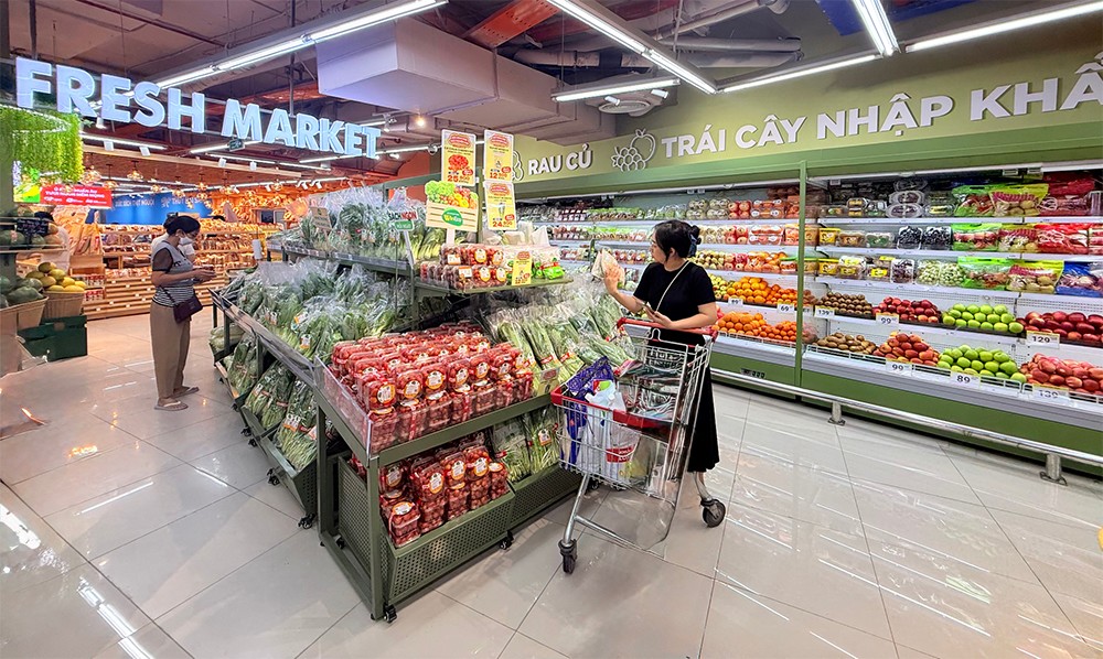 Rau sạch WinEco được người tiêu dùng quan tâm mua sắm tại siêu thị WinMart.